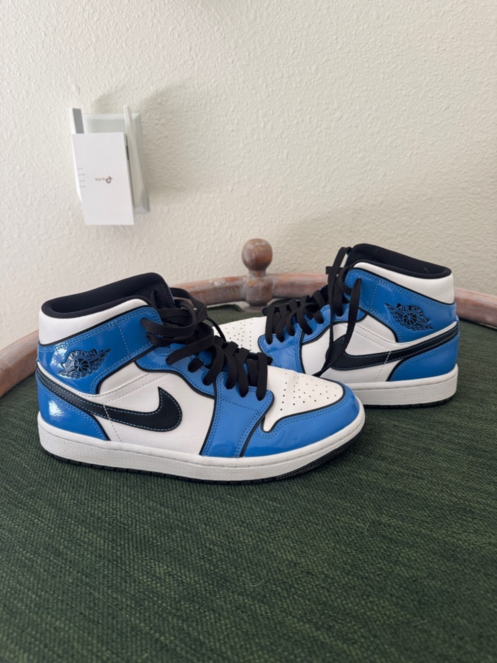 Men’s Air Jordan 1 Mid SE ‘Signal Blue’ size 7.5